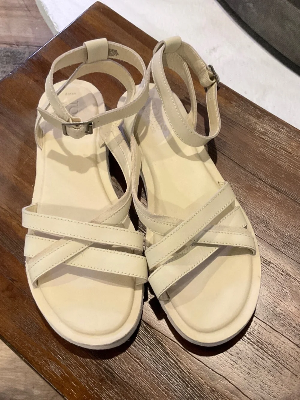 Toms’ Rory Ankle Strap Sandal Leather Beige Size 9